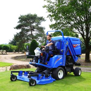 Iseki SF 237 kompakt traktor med frontklipper for gresspleie