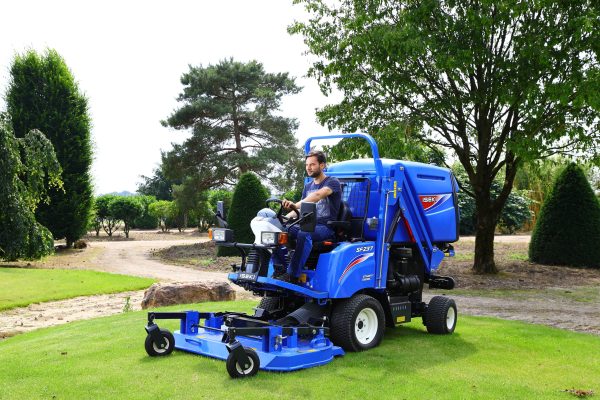 Iseki SF 237 kompakt traktor med frontklipper for gresspleie