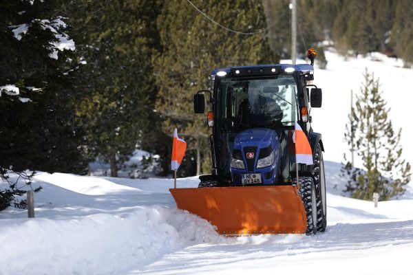 Iseki TG6687 AHLK kompakt traktor med hydrostatisk transmisjon
