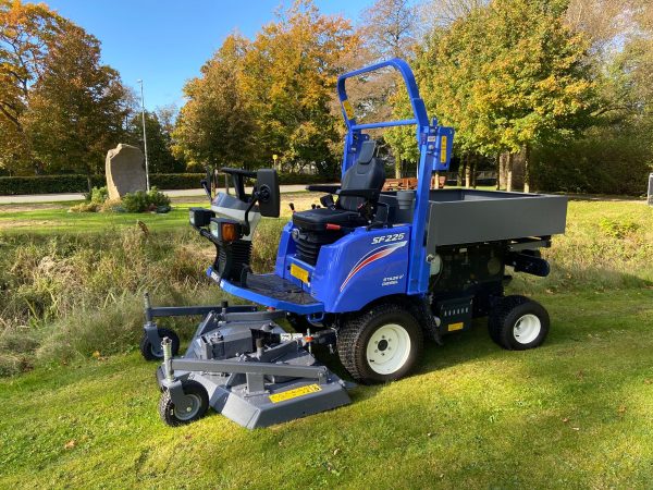 Iseki SF 225 kompakt traktor med oppsamlerklipper