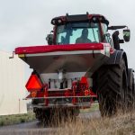 Bredal Liftopphengt sand og saltsprer for effektiv spredning