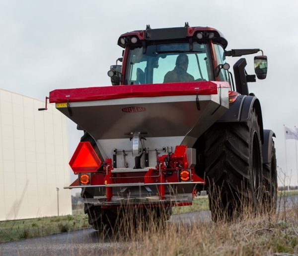 Bredal Liftopphengt sand og saltsprer for effektiv spredning
