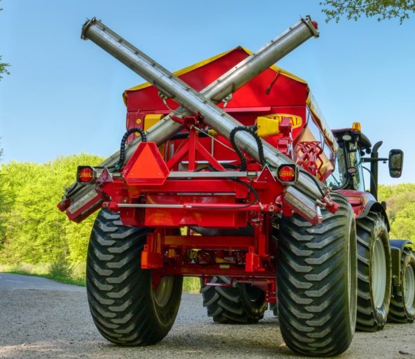 Bredal 6 meter spredeskrue for presis spredning av pulverkalk